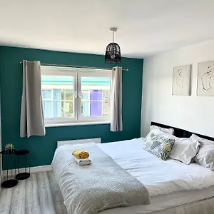 Cosy 2 Bed 5 Min Walk From London Tube Station Apartment Ilford